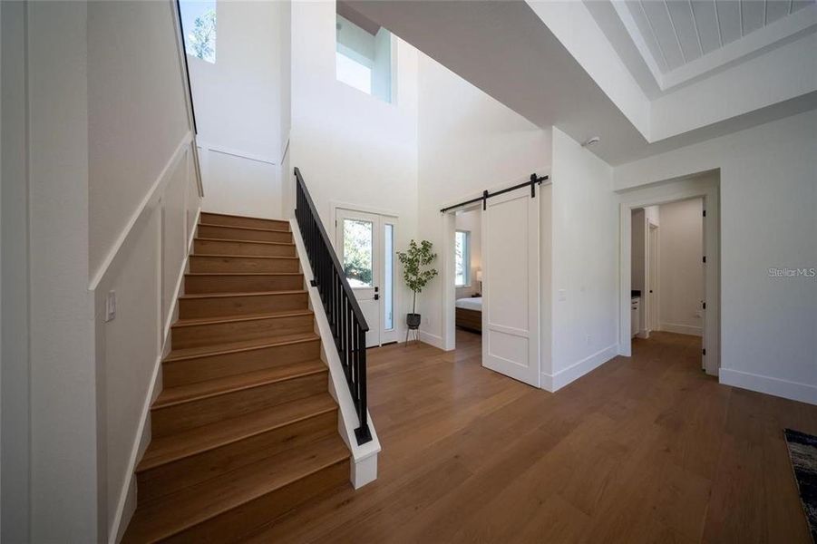 Spacious, unfurnished interior of a new home in , Sarasota (Image 22).