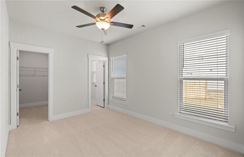 Spacious, unfurnished interior of a new home in Creekside at Skelton, Jefferson (Image 22).