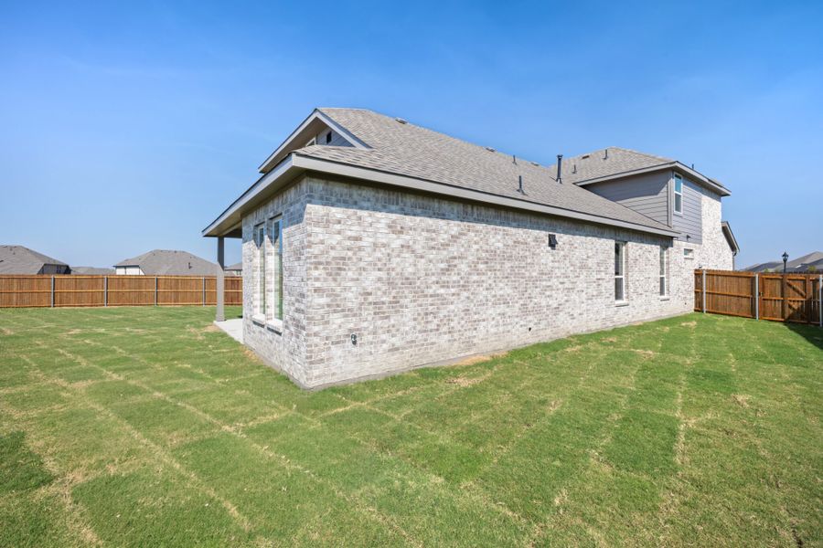 Exterior details and patio area of a home in Elevon, Lavon (Image 21).