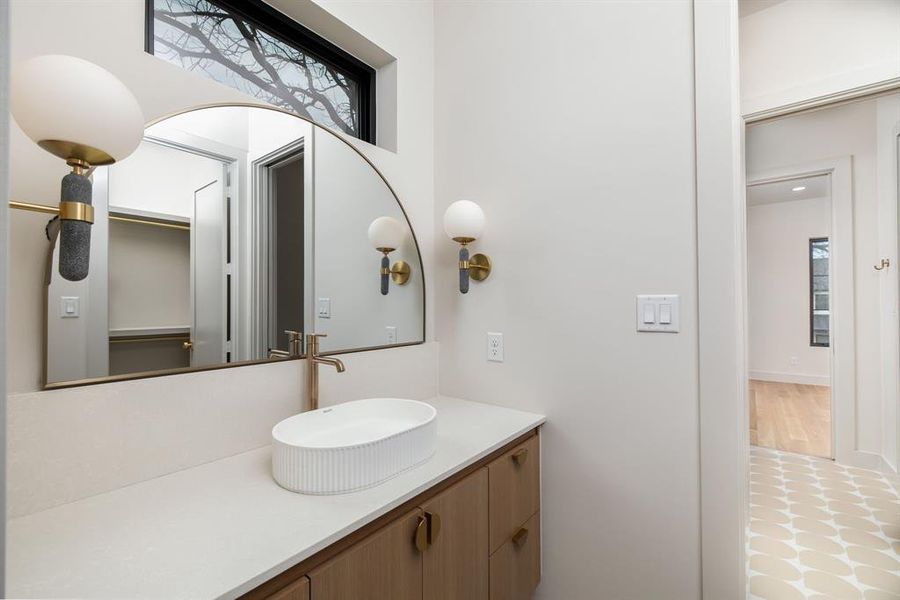 Furnished interior view inside a new home in , Dallas (Image 27). Furnished interior view inside a new home in , Dallas (Image 27).