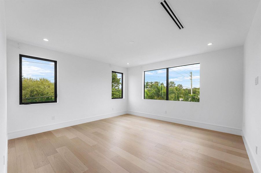 Spacious, unfurnished interior of a new home in , Boca Raton (Image 24).