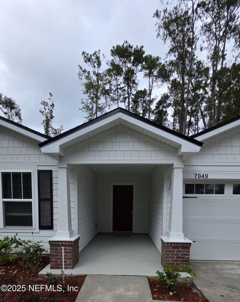 Exterior details and patio area of a home in , Jacksonville (Image 14).