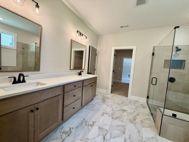 Furnished interior view inside a new home in Lakefield, Palmetto (Image 6).