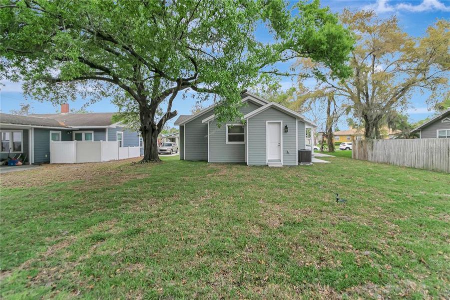 Exterior details and patio area of a home in , Plant City (Image 28).