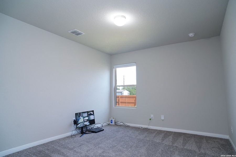 Spacious, unfurnished interior of a new home in Jordan's Ranch, San Antonio (Image 24).