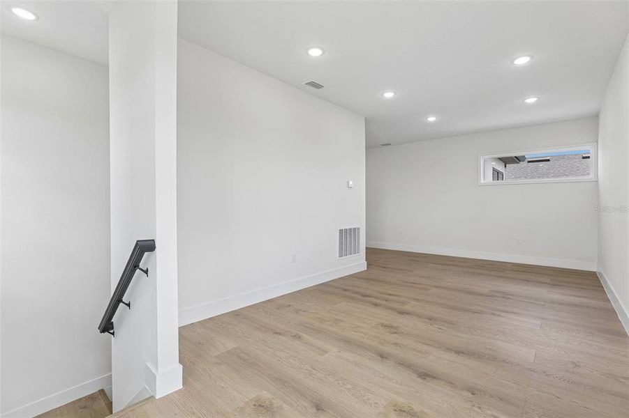 Spacious, unfurnished interior of a new home in , Auburndale (Image 36).