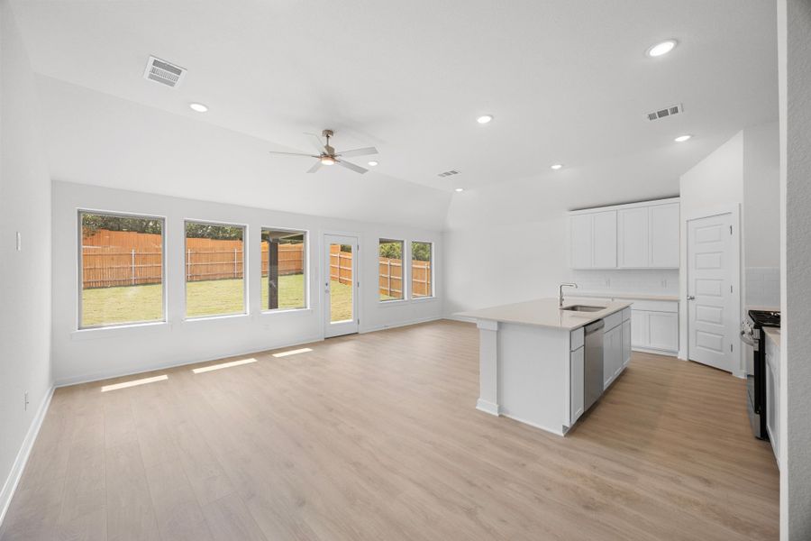 Spacious, unfurnished interior of a new home in Prairie Winds, Hutto (Image 13).