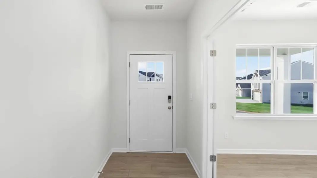 Spacious, unfurnished interior of a new home in Chestnut Ridge, Greenville (Image 16).