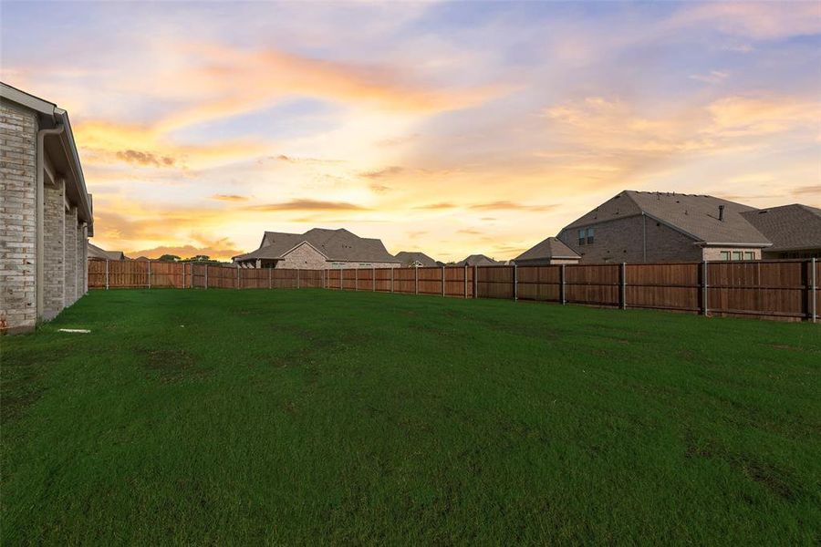 Front exterior of a new home in Lincoln Pointe, Van Alstyne, TX, highlighting curb appeal (Image 1). Front exterior of a new home in Lincoln Pointe, Van Alstyne, TX, highlighting curb appeal (Image 1).