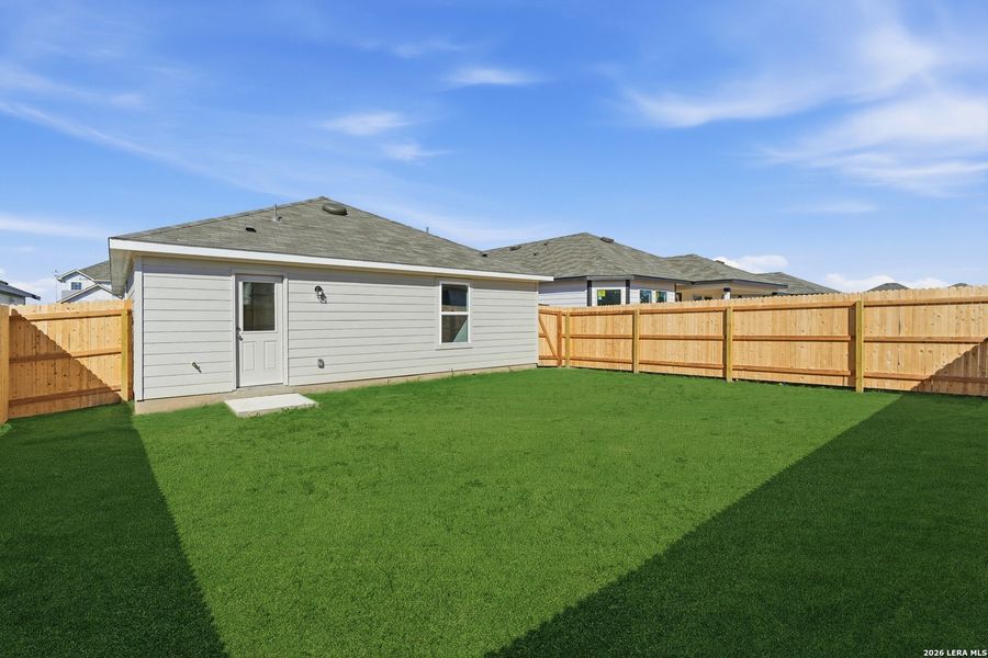 Exterior details and patio area of a home in Horizon Ridge, San Antonio (Image 17).