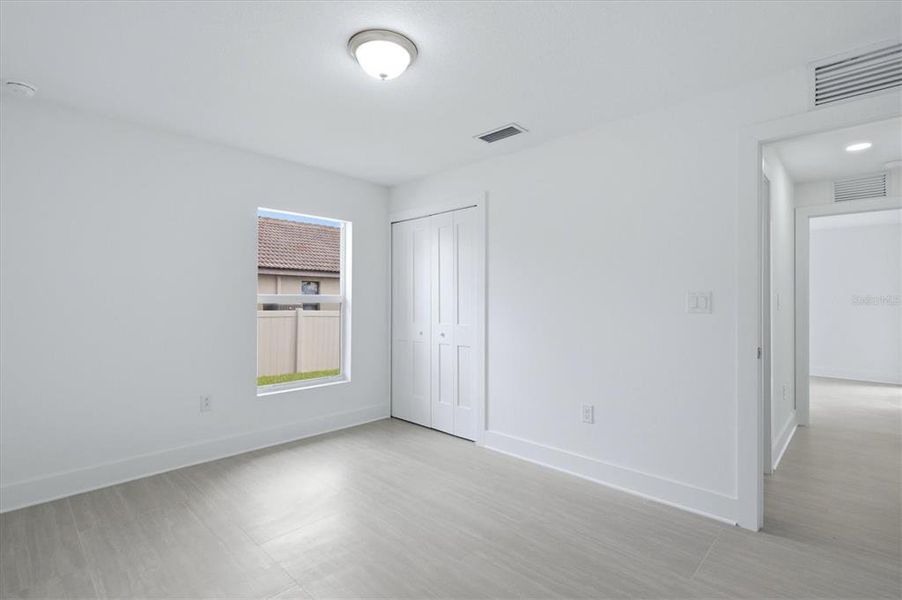 Spacious, unfurnished interior of a new home in , Cape Coral (Image 41).