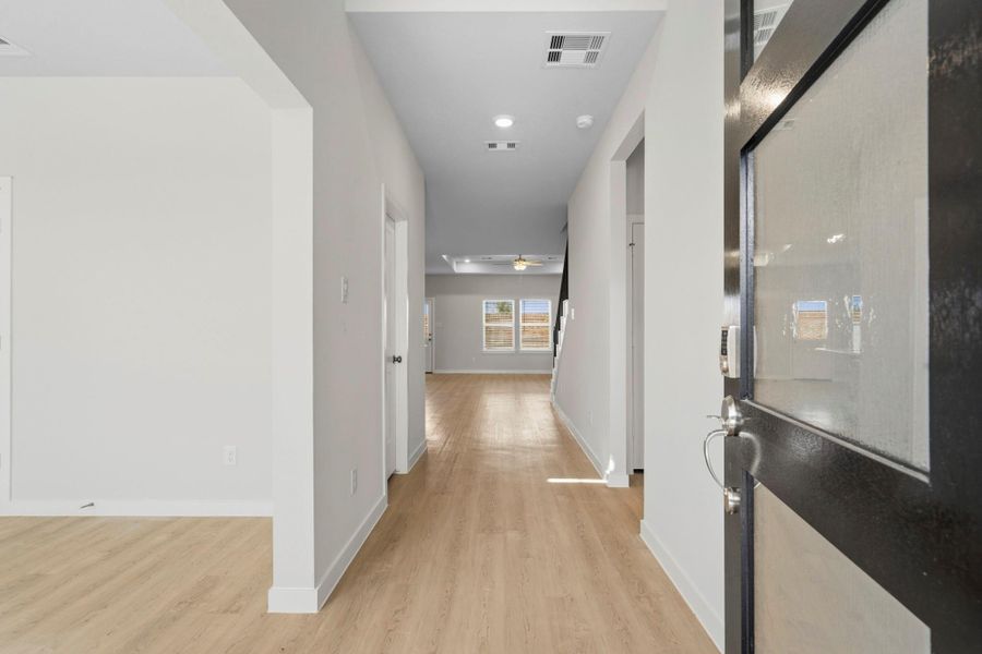 Spacious, unfurnished interior of a new home in Sunterra Lakes, Brookshire (Image 18).