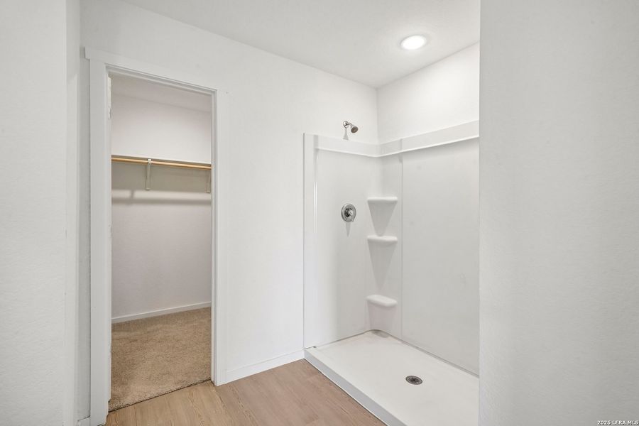Spacious, unfurnished interior of a new home in , Marion (Image 14).