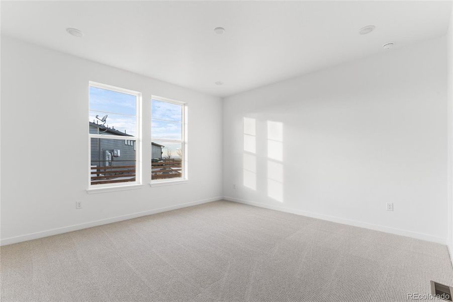 Spacious, unfurnished interior of a new home in The Aurora Highlands, Aurora (Image 17).