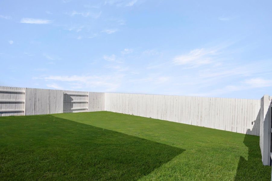 Exterior details and patio area of a home in Harvest Ridge, Elgin (Image 4).