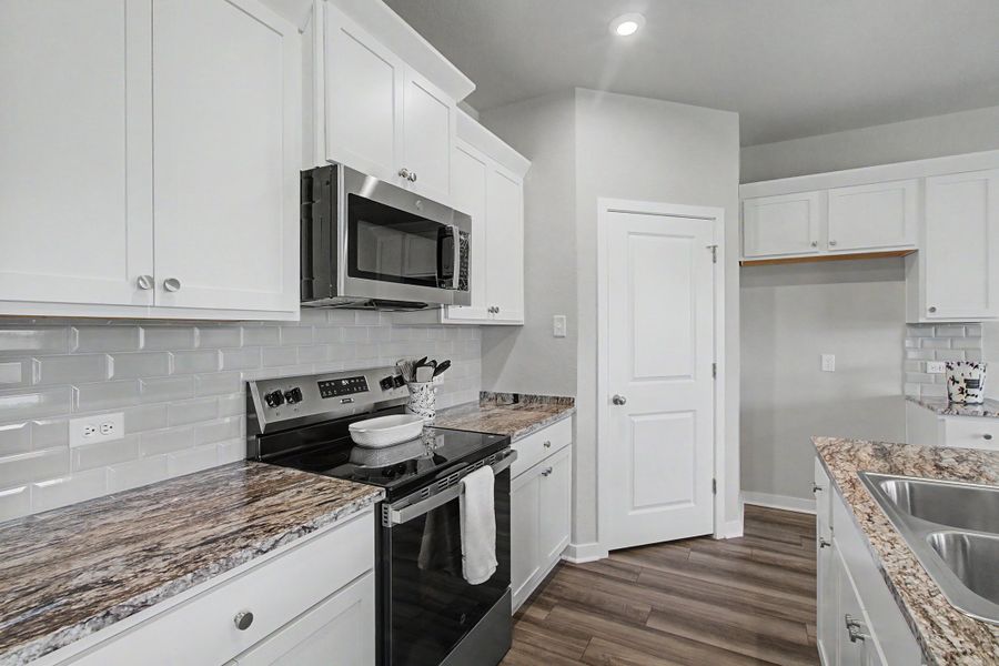 Furnished interior view inside a new home in Pleasant Hill, Bryan (Image 6).