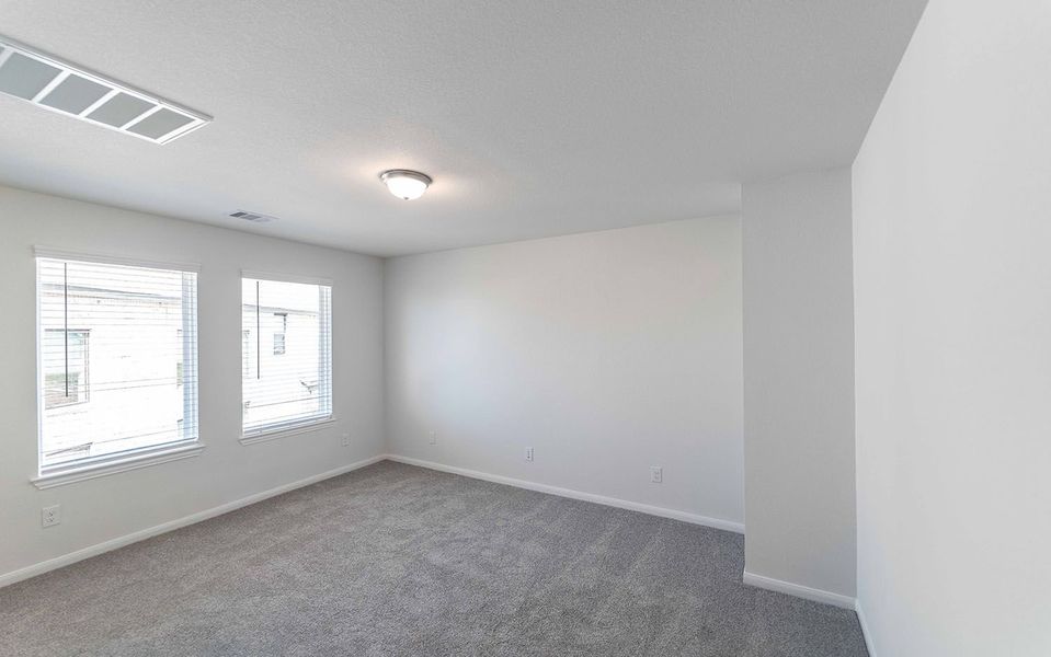 Spacious, unfurnished interior of a new home in Lago Mar, Texas City (Image 13).