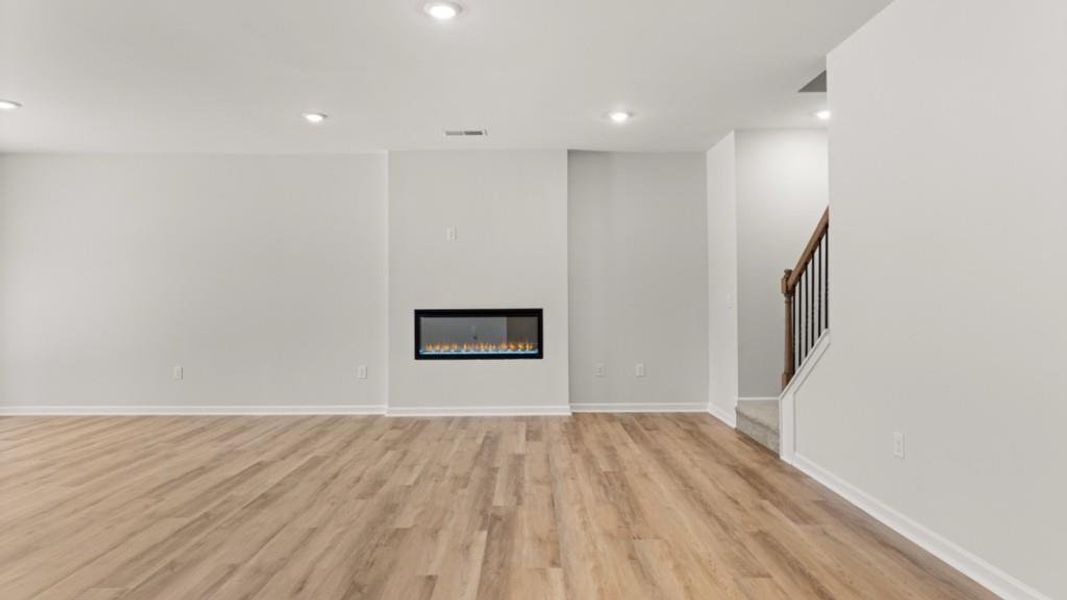 Spacious, unfurnished interior of a new home in Village at Pine Valley, Gainesville (Image 15).