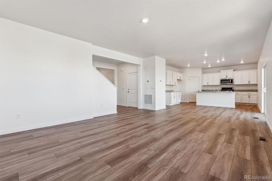 Spacious, unfurnished interior of a new home in Settlers Crossing, Commerce City (Image 22).