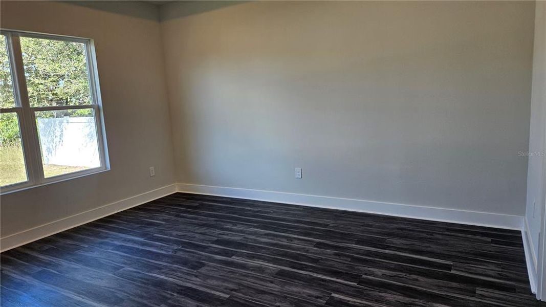 Spacious, unfurnished interior of a new home in , Port Charlotte (Image 20).