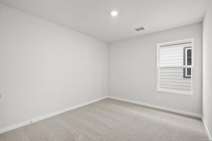 Spacious, unfurnished interior of a new home in Dauer Ranch, New Braunfels (Image 13). Spacious, unfurnished interior of a new home in Dauer Ranch, New Braunfels (Image 13).