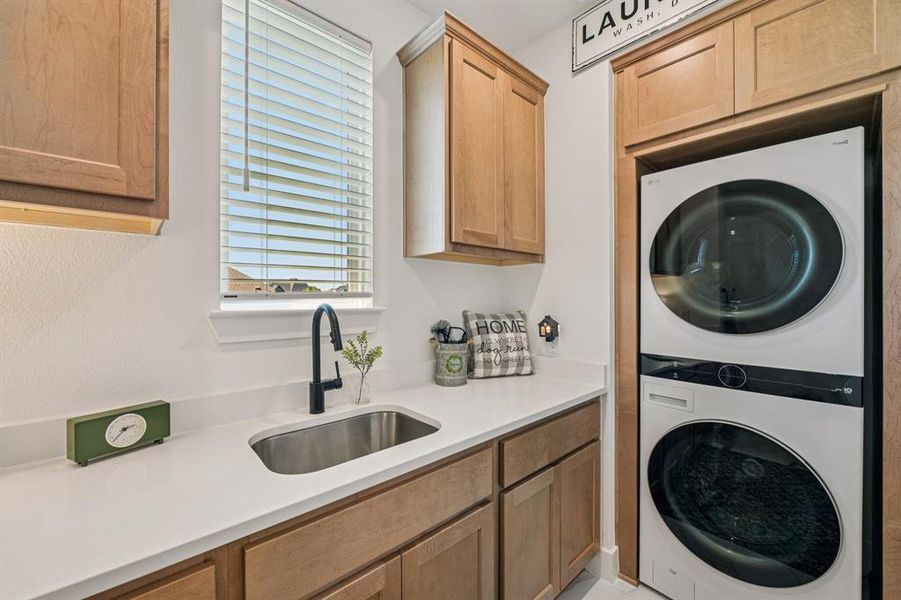 Furnished interior view inside a new home in Ridge Crossing, Waxahachie (Image 6).