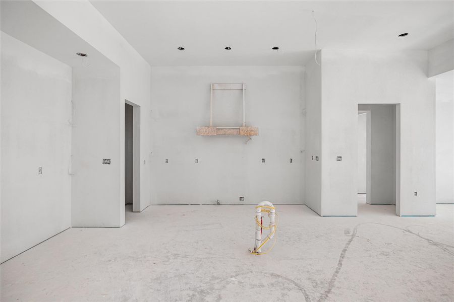 Spacious, unfurnished interior of a new home in , Waller (Image 5).