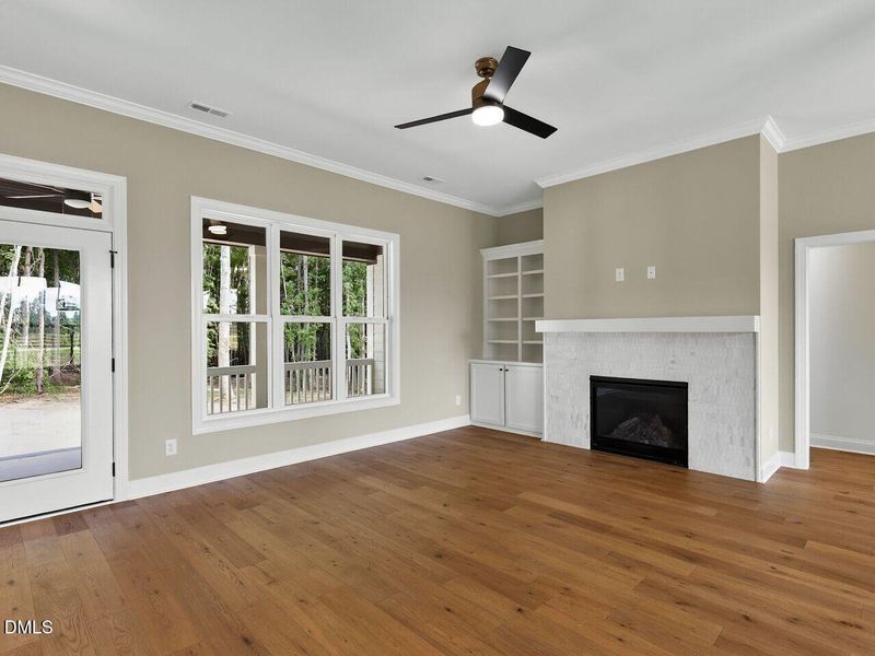 010-1280x960-family-room-with-fireplace 010-1280x960-family-room-with-fireplace