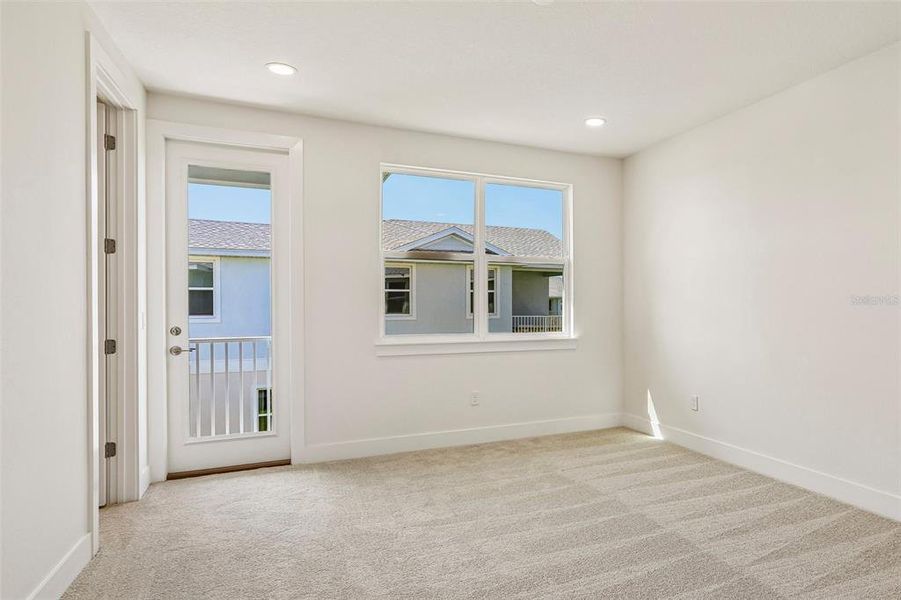 Spacious, unfurnished interior of a new home in Lagoon Residences at Epperson, Wesley Chapel (Image 19).