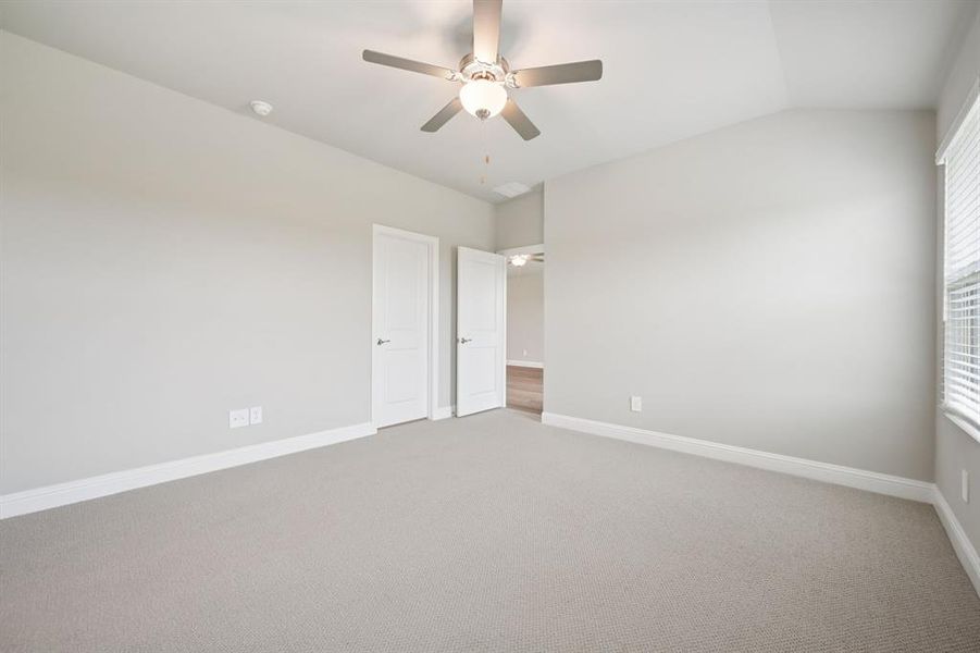 Spacious, unfurnished interior of a new home in Westmoor, Sherman (Image 24).