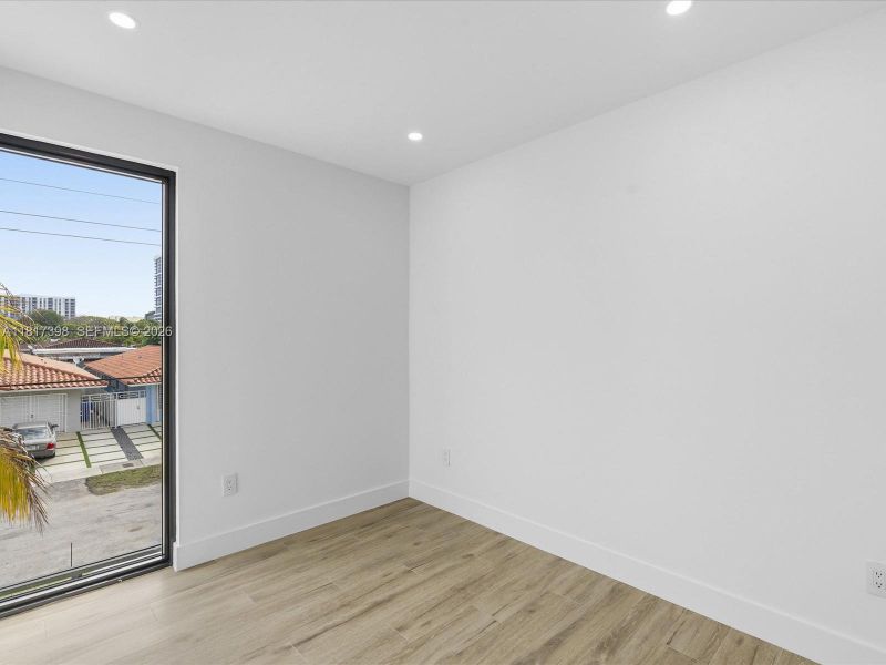 Spacious, unfurnished interior of a new home in , Miami (Image 26).