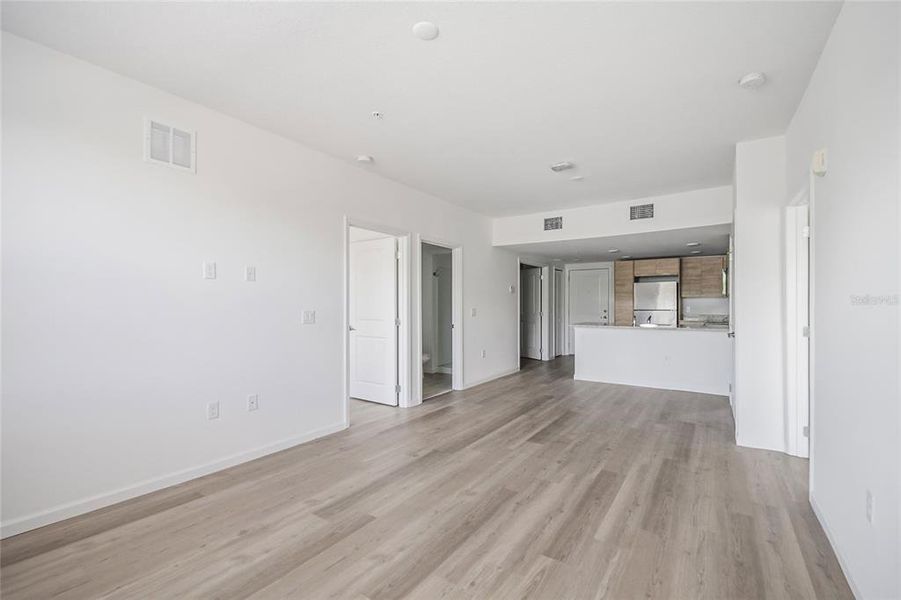 Spacious, unfurnished interior of a new home in , Orlando (Image 22).