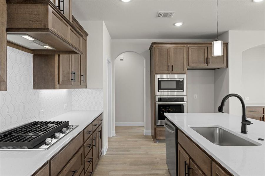 15. 705 Soprano - Kitchen (3)