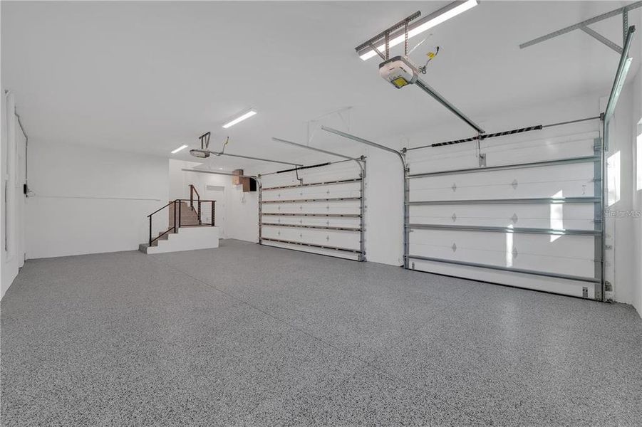 Spacious, unfurnished interior of a new home in , Sarasota (Image 21).