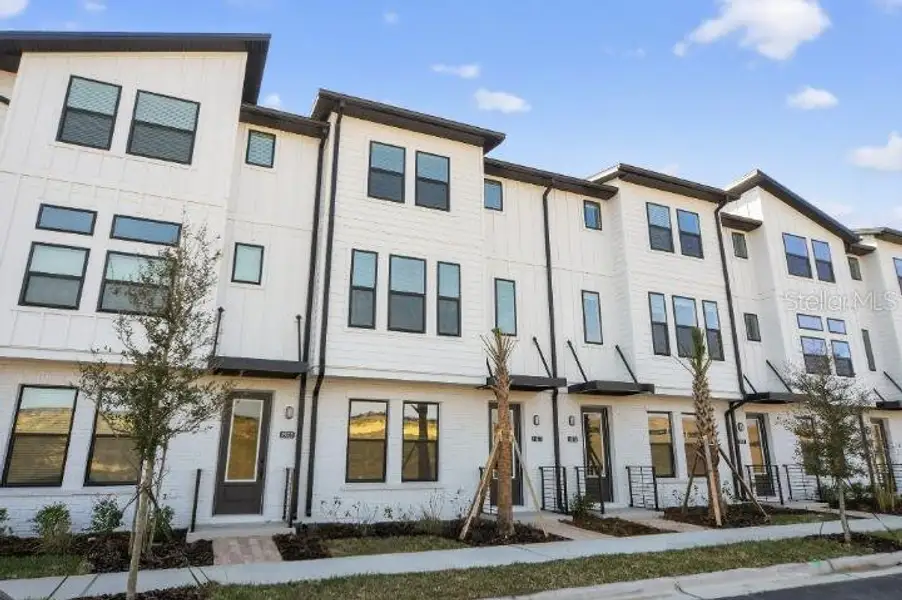 Condo located in Winter Garden, FL showcasing its design and architecture (Image 4). Condo located in Winter Garden, FL showcasing its design and architecture (Image 4).