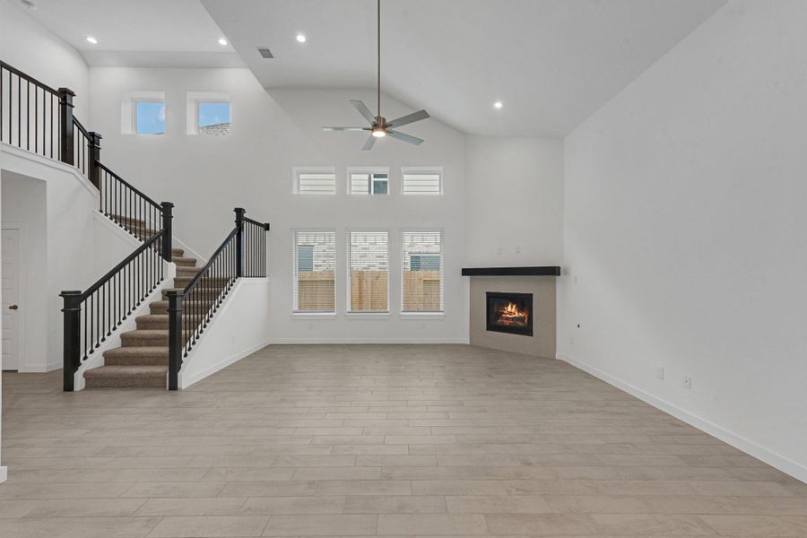 Spacious, unfurnished interior of a new home in Grand Mason Crossing, Park Row (Image 12).
