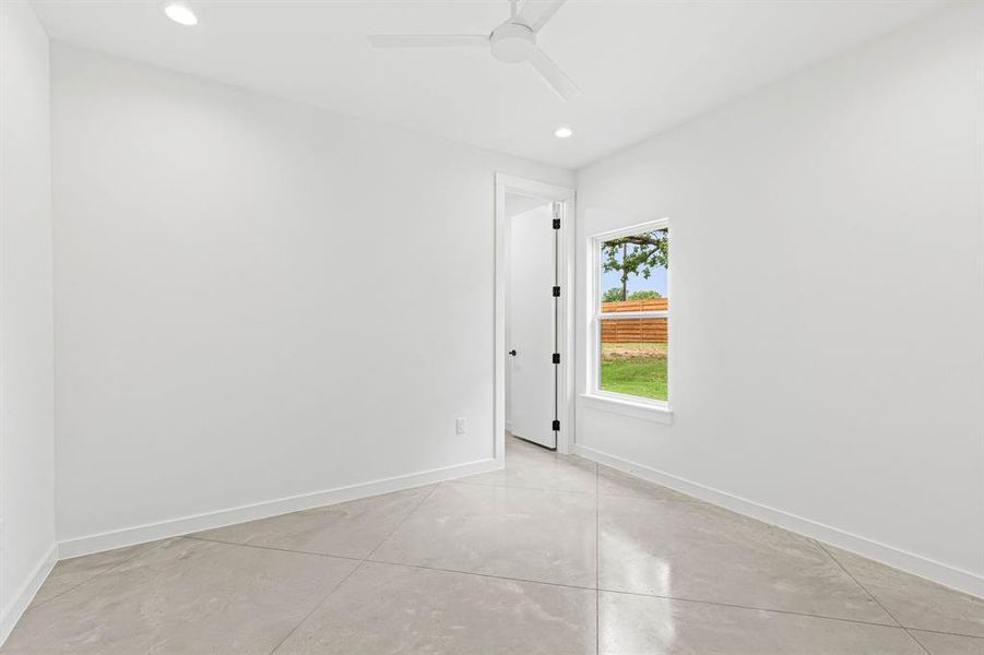 Spacious, unfurnished interior of a new home in , Paradise (Image 28).