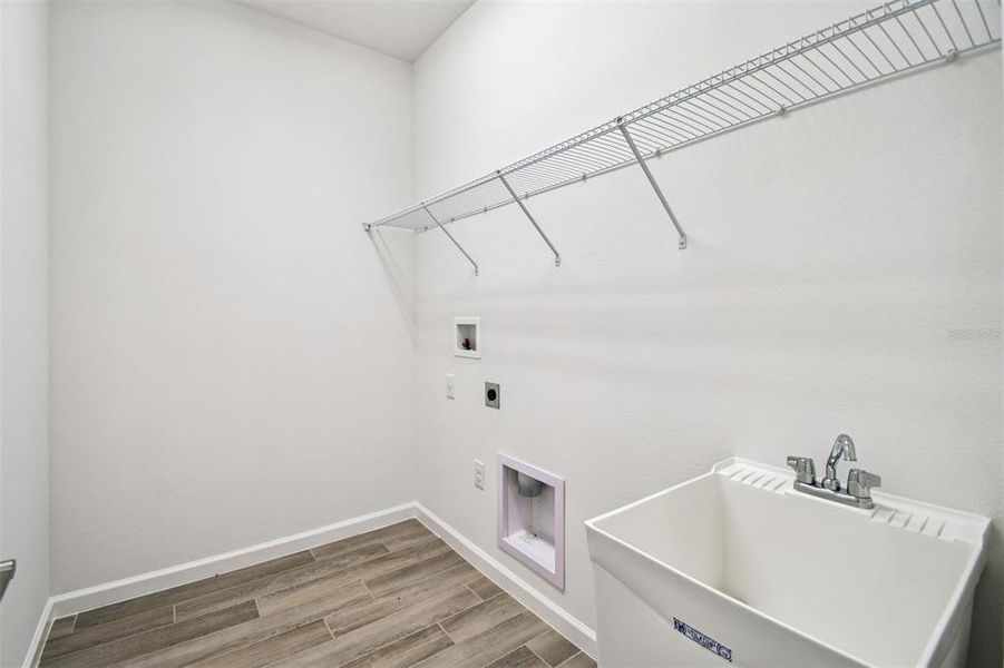 Spacious, unfurnished interior of a new home in Emerson Pointe, Apopka (Image 44).