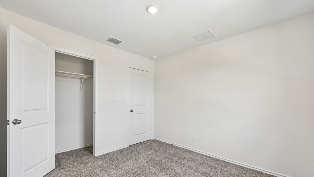 Spacious, unfurnished interior of a new home in Valverde, Bastrop (Image 35).