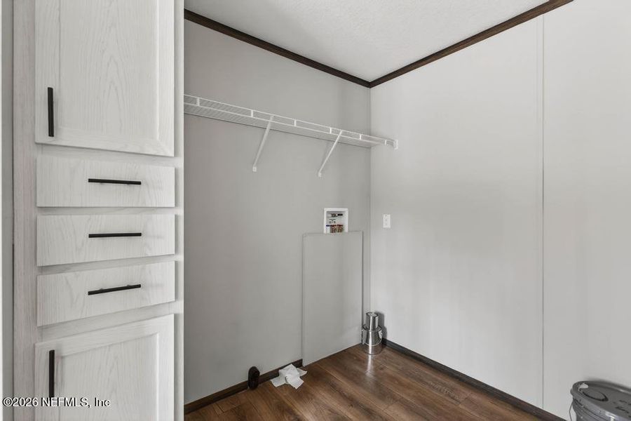 Spacious, unfurnished interior of a new home in , Middleburg (Image 20).