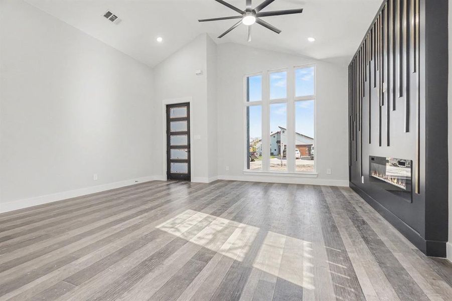 Spacious, unfurnished interior of a new home in , Dallas (Image 22).