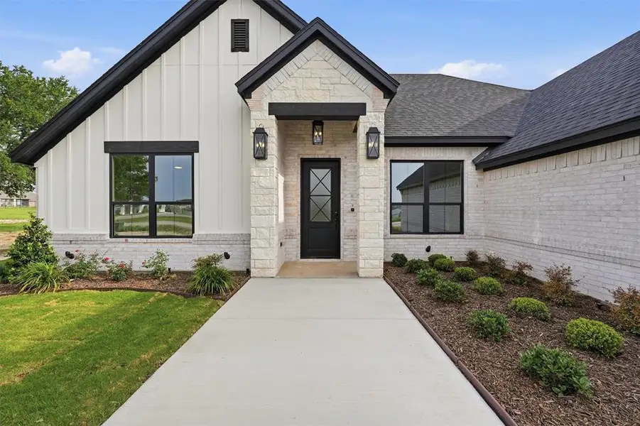 Exterior details and patio area of a home in , Weatherford (Image 4). Exterior details and patio area of a home in , Weatherford (Image 4).