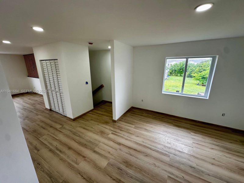 Spacious, unfurnished interior of a new home in , Florida City (Image 27).