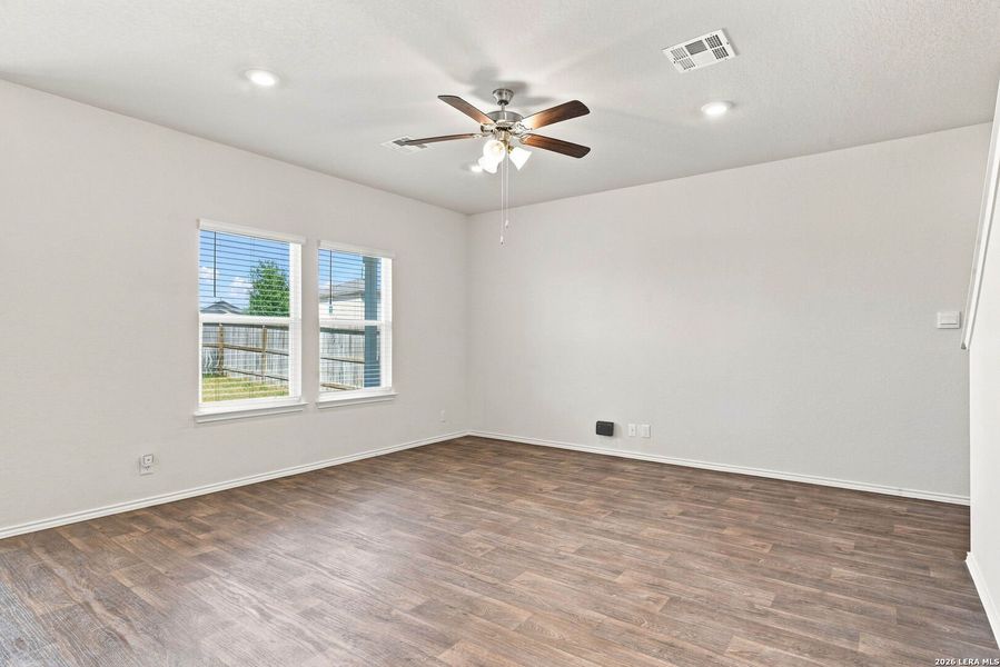 Spacious, unfurnished interior of a new home in Redbird Ranch, San Antonio (Image 17). Spacious, unfurnished interior of a new home in Redbird Ranch, San Antonio (Image 17).
