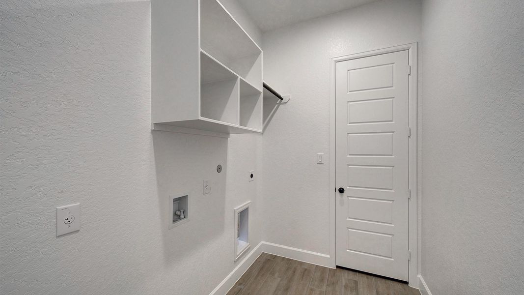 Spacious, unfurnished interior of a new home in Alsatian Oaks 50', Castroville (Image 21).