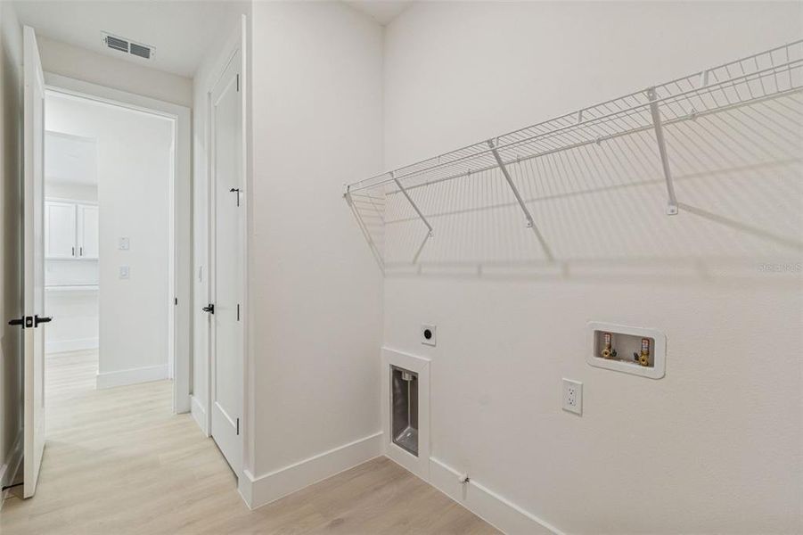 Spacious, unfurnished interior of a new home in , Tampa (Image 68).