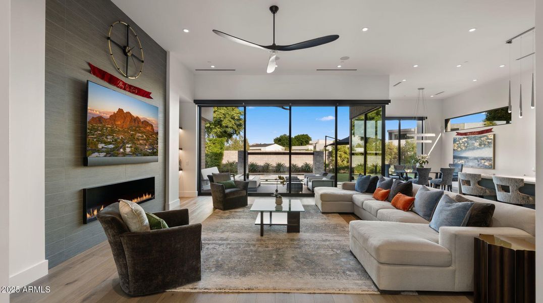 18-web-or-mls-Great Room2