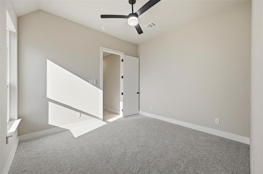 Spacious, unfurnished interior of a new home in Escondido Ranches, Poolville (Image 39).