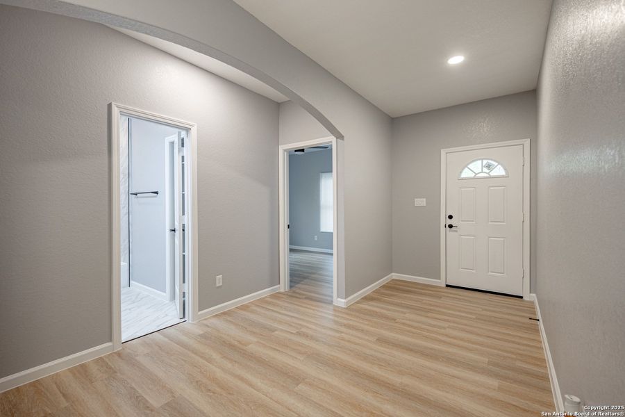 Spacious, unfurnished interior of a new home in , San Antonio (Image 24).