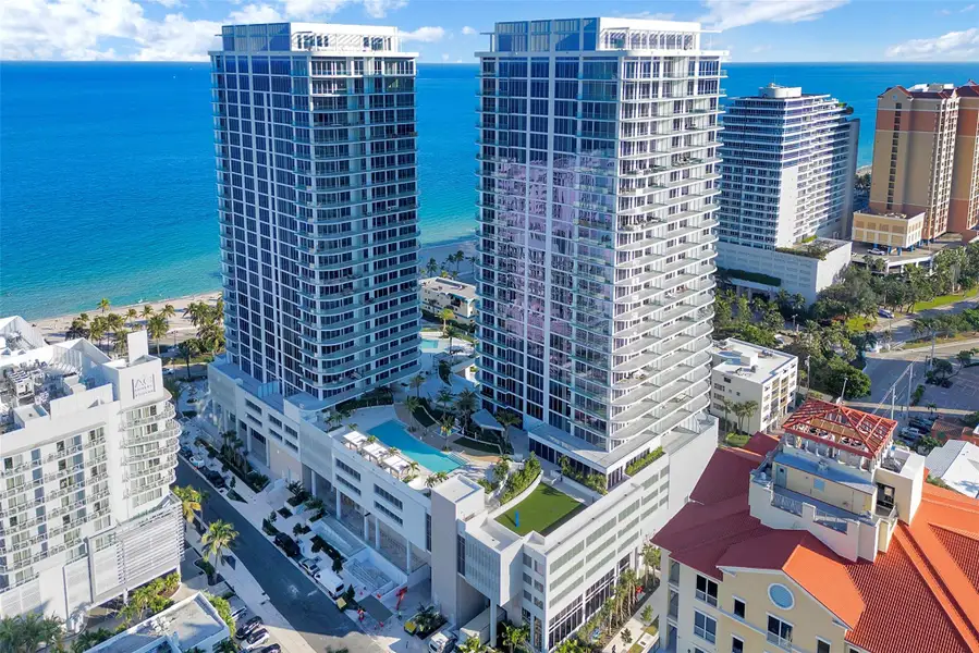 Condo located in Fort Lauderdale, FL showcasing its design and architecture (Image 5).